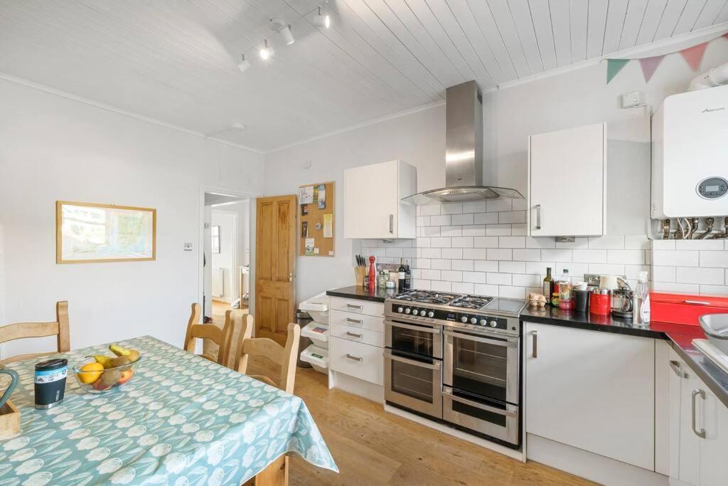 Manacles - Spacious Flat Near Beach With Sea Views & Parking Falmouth Exterior foto